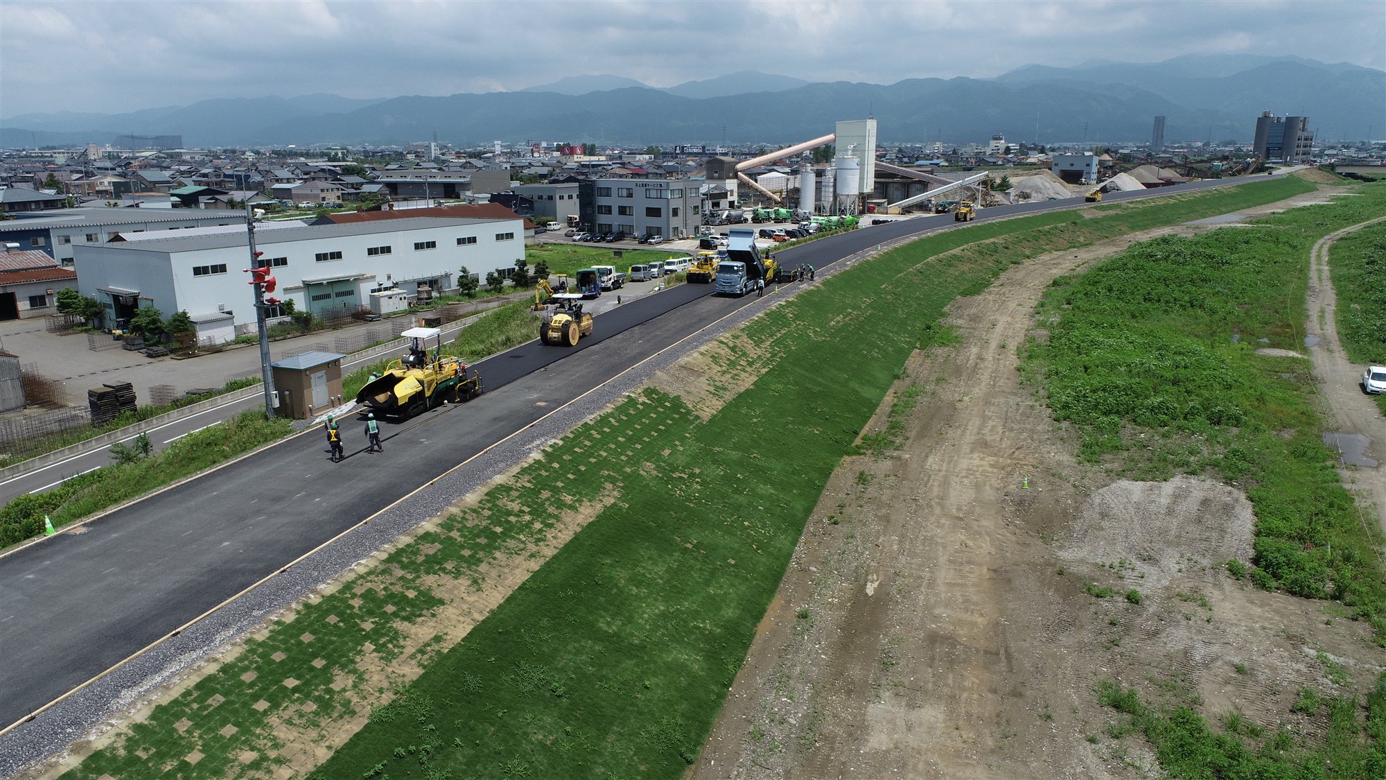 九頭竜川上野本町地区堤防拡築工事