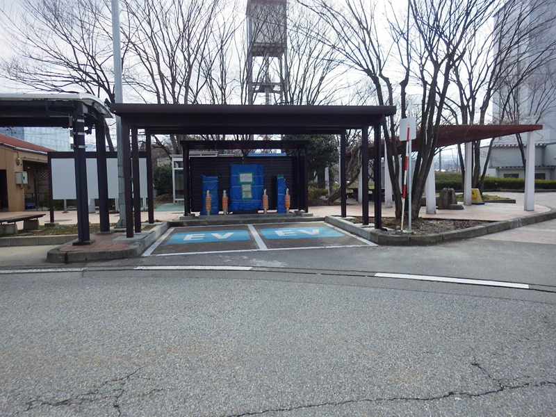 北陸自動車道小矢部川サービスエリア他2SA1PA　EV駐車マス舗装工事